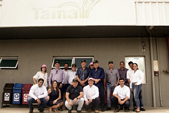 Cotonicultores brasileiros conhecem a fábrica da Tama, na Bahia